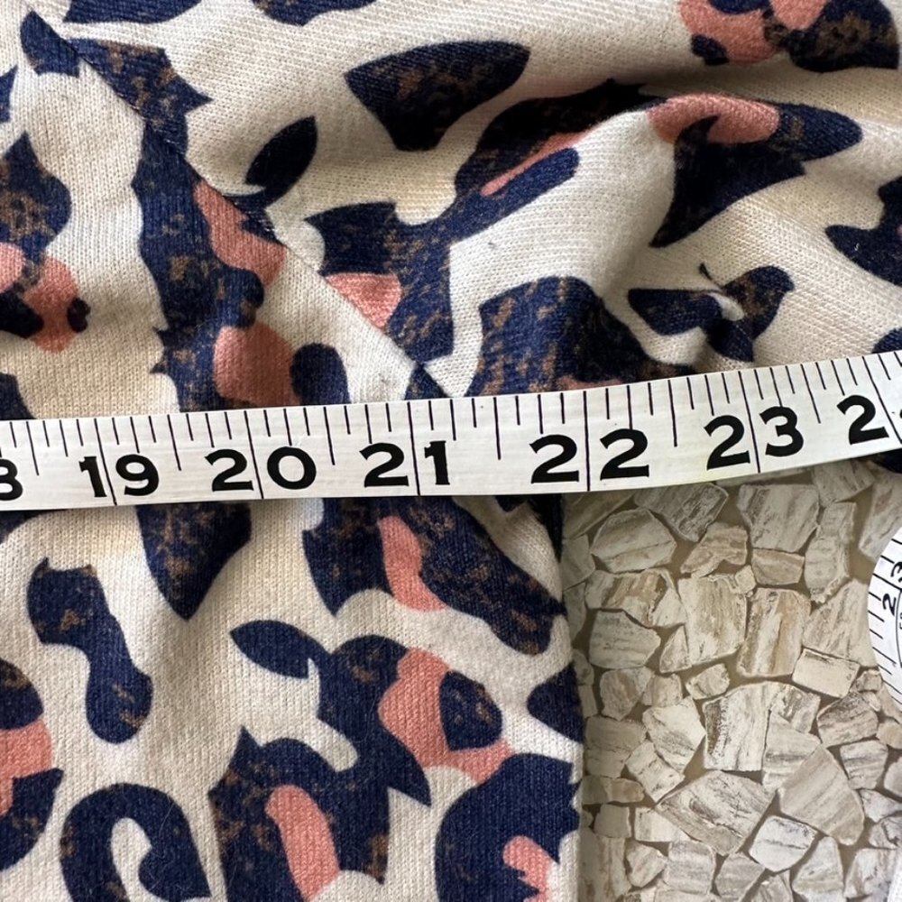 Cream and Navy leopard print Ecowish sweatshirt EUC - Picture 6 of 7
